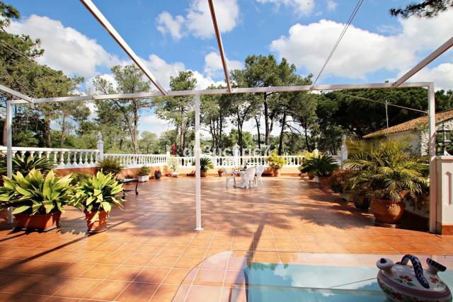 Imagen 2 de Villa Residencial con 6 Dormitorios y Jardín Privado cerca de la Playa en Marbella