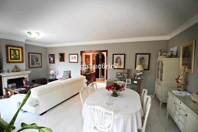 Imagen 3 de Villa Residencial con 6 Dormitorios y Jardín Privado cerca de la Playa en Marbella