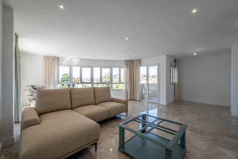 Renovated apartment in the center of Torremolinos with solarium and pool image 1