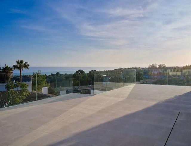 Imagen 2 de Complejo de 8 villas de lujo en Marbella con vistas al mar y al campo de golf