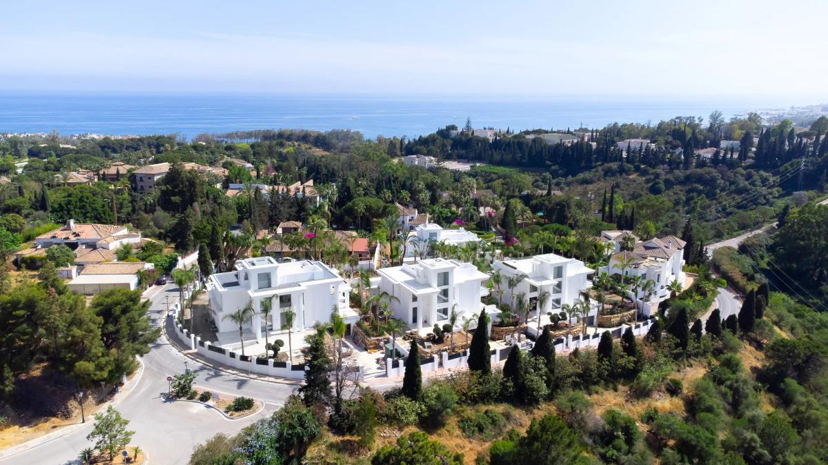 Imagen 1 de Villa en Las Lomas del Marbella Club con vistas al mar y piscina climatizada