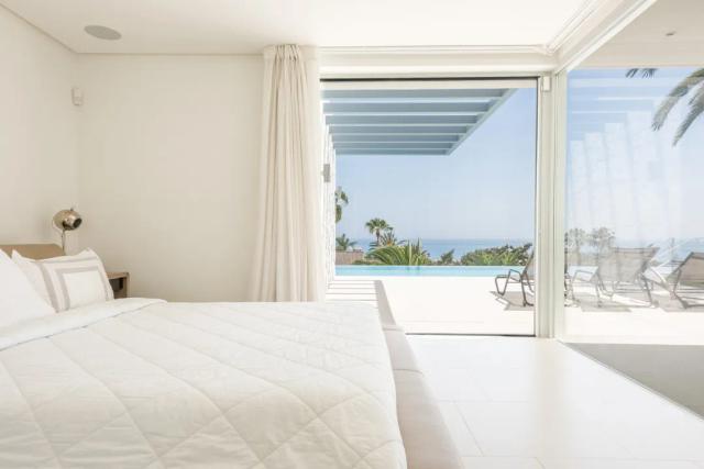 Imagen 5 de Villa luminosa junto a playa en Marbella con piscina climatizada