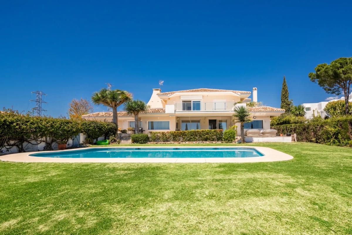 Imagen 1 de Villa with sea views in a quiet and established area