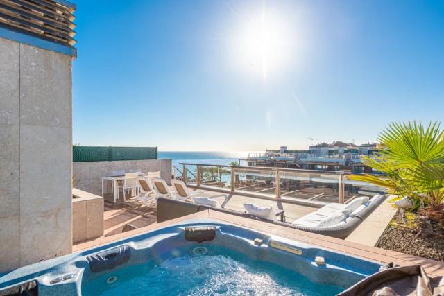 Imagen 5 de Ático de lujo en hotel de Puerto Banús con vistas al mar y solárium de 100m2