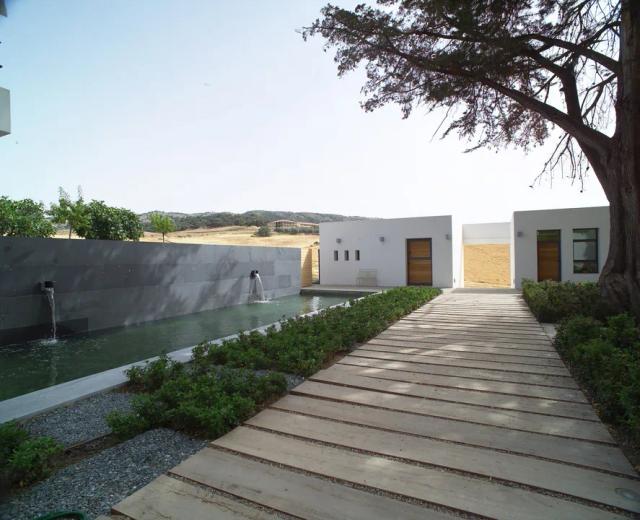 Imagen 2 de Cortijo renovado con ala moderna y jardín con piscina en Ronda