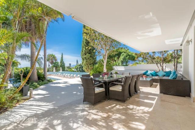Imagen 4 de Villa renovada de 7 dormitorios con spa y piscina al aire libre en Marbella