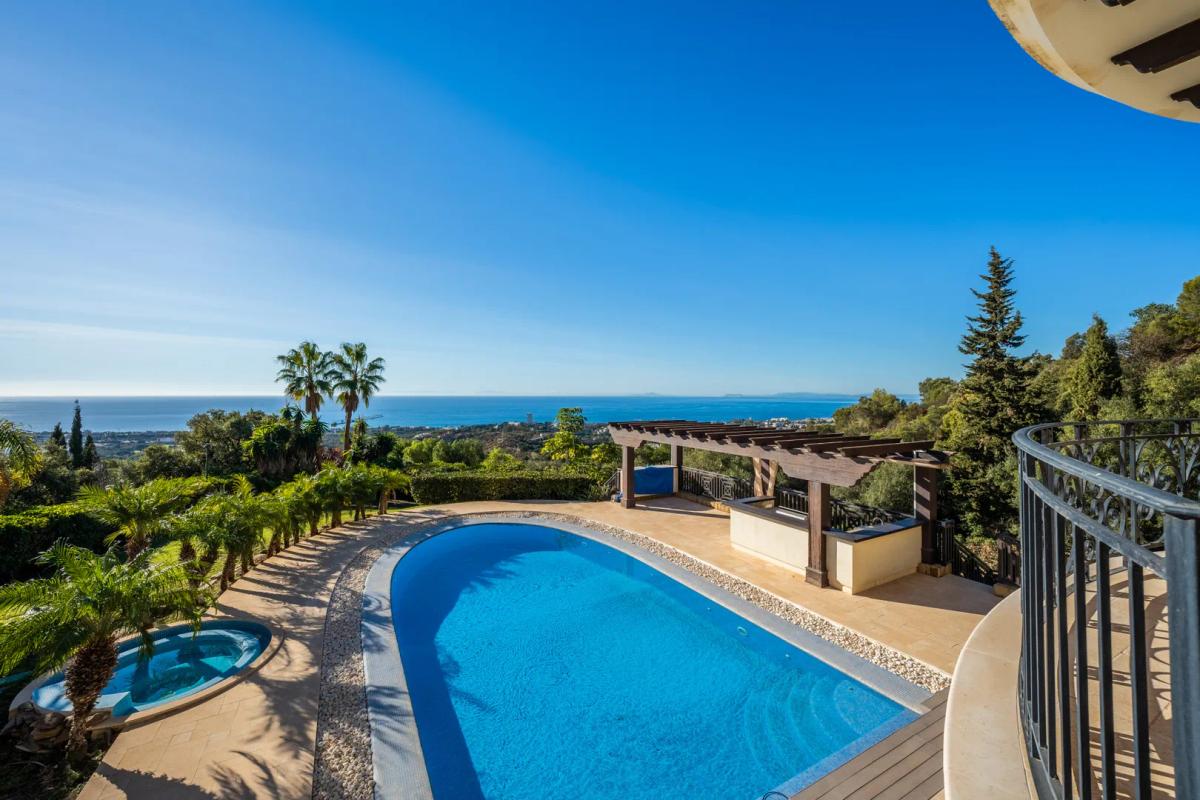 Imagen 1 de Villa de lujo con vistas al mar y montaña y tecnología de última generación
