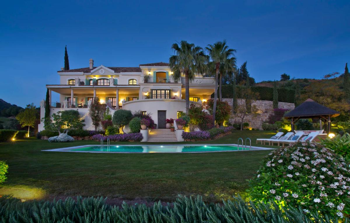 Imagen 1 de Luxury villa with panoramic views and direct access to the golf course at Marbella Club Golf Resort