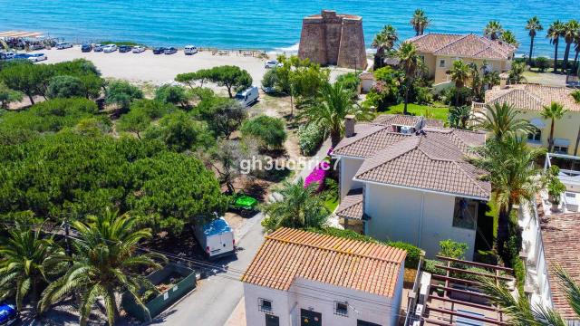 Imagen 2 de Villa de Lujo Junto a la Playa con Vistas al Mar