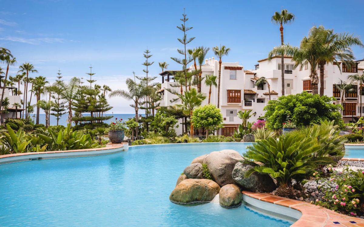 Imagen 1 de Exclusivo apartamento de lujo con vistas al mar y piscina comunitaria en la Costa del Sol