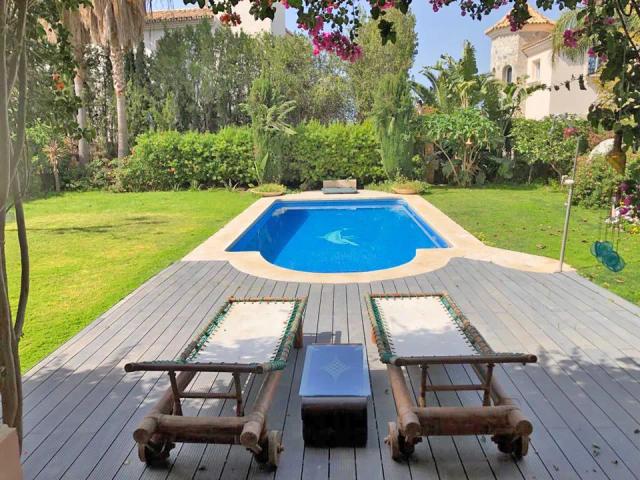Imagen 4 de Villa residencial tranquila, a 10 min de la playa y servicios, con piscina y garaje
