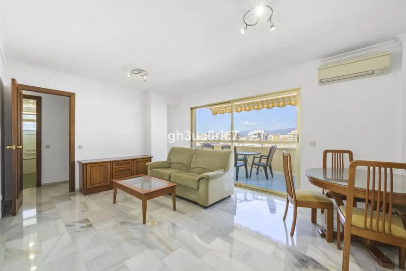 Espacioso apartamento en el centro de Fuengirola con vistas impresionantes image 2