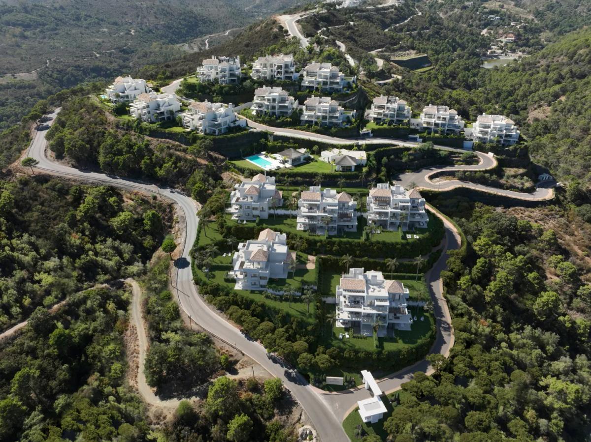 Imagen 1 de Exclusiva urbanización con vistas al mar y montaña, 30 apartamentos de lujo con piscina y jardín