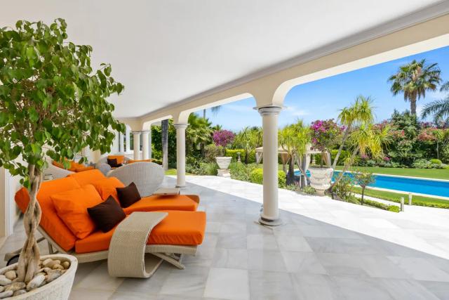 Imagen 3 de Villa de lujo en La Cerquilla, Nueva Andalucia, Marbella con vistas a La Concha