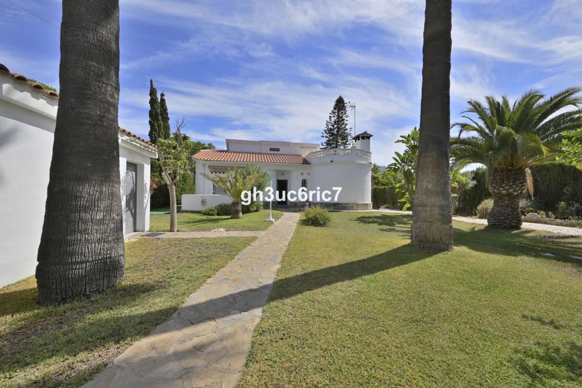 Imagen 1 de Villa de 3 dormitorios cerca de playa en Marbesa, Marbella