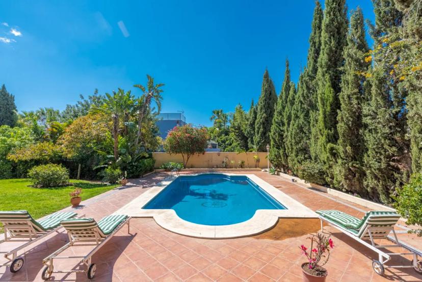 Villa en Xarblanca con amplio jardín y piscina image 2