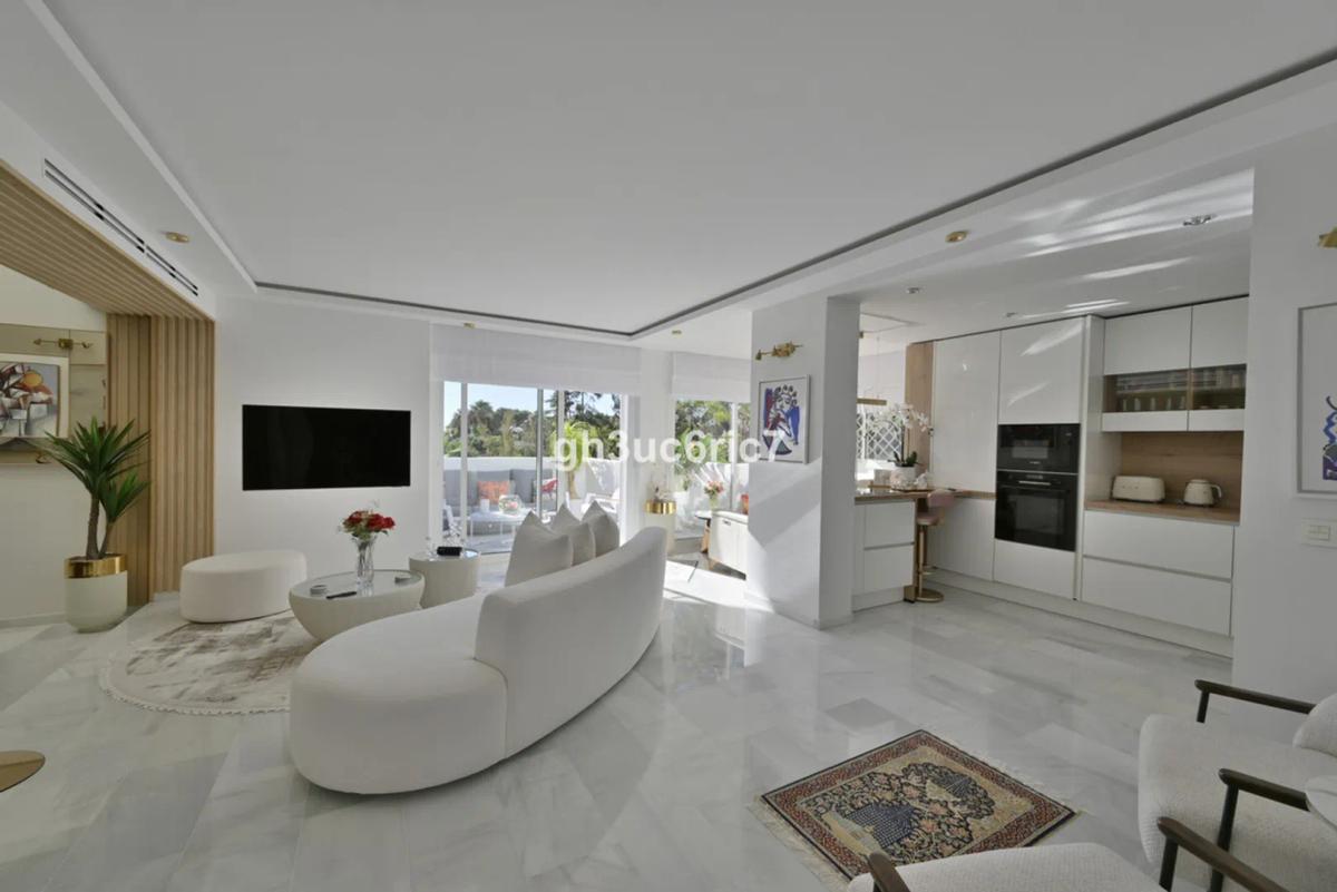 Imagen 1 de Moderno apartamento de 2 habitaciones cerca del puerto deportivo de Cabopino, Marbella