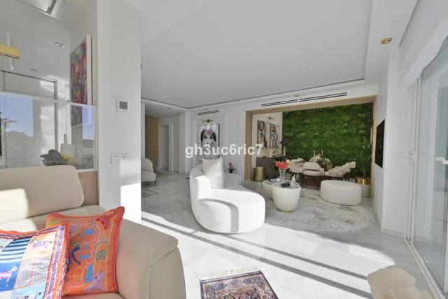 Imagen 3 de Moderno apartamento de 2 habitaciones cerca del puerto deportivo de Cabopino, Marbella
