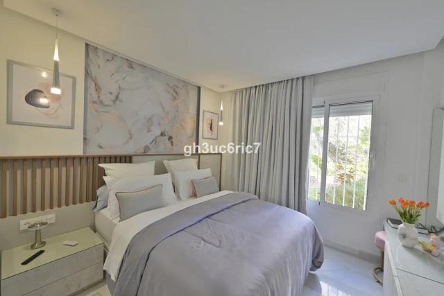 Imagen 4 de Moderno apartamento de 2 habitaciones cerca del puerto deportivo de Cabopino, Marbella