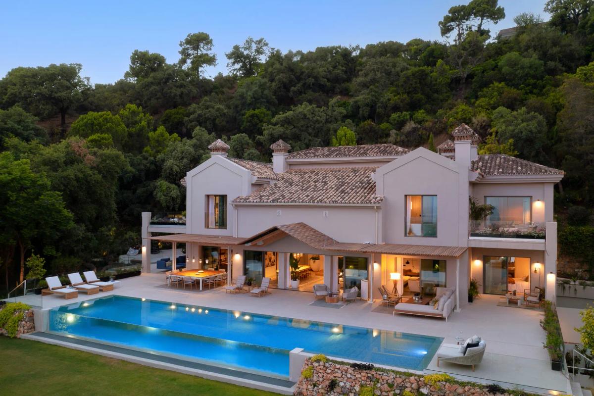 Imagen 1 de Villa reformada con vistas espectaculares en La Zagaleta