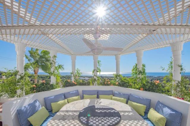 Imagen 3 de Duplex penthouse with panoramic views in Marbella Hill Club