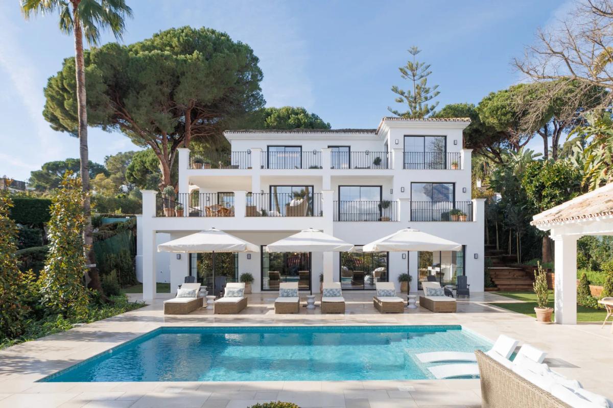 Imagen 1 de Villa andaluza moderna con vistas al golf