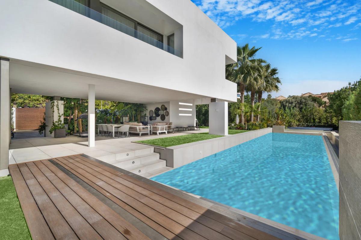 Imagen 1 de Villa moderna en La Alquería con piscina y vistas al mar