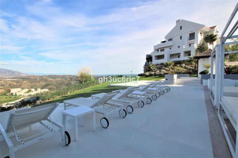 Apartamento con terraza y vistas panorámicas en Calanova image 0