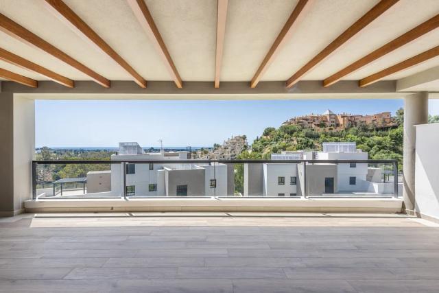 Imagen 5 de Apartamento de lujo con vistas al mar en Marbella Lake
