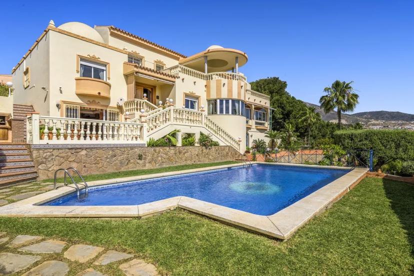 Luxury villa in Torrequebrada image 0