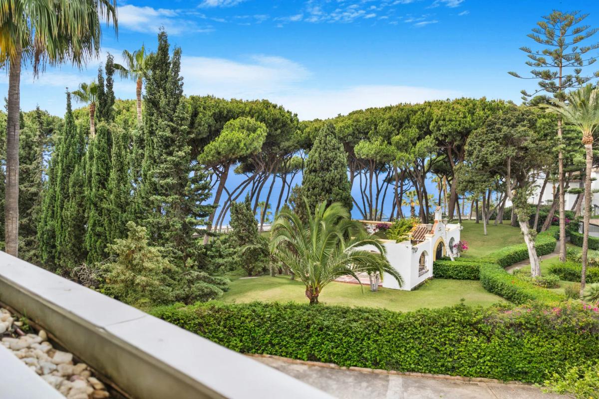 Imagen 1 de Apartamento exclusivo en Marbella con terraza y vistas al mar