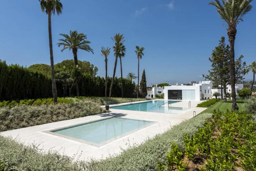 Villa de lujo en Nueva Andalucía con vistas al mar image 0