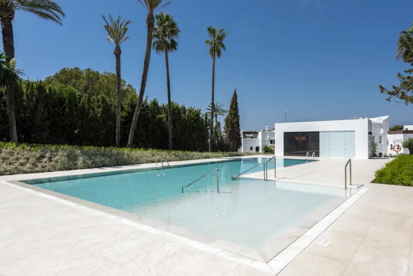 Villa de lujo en Nueva Andalucía con vistas al mar image 2