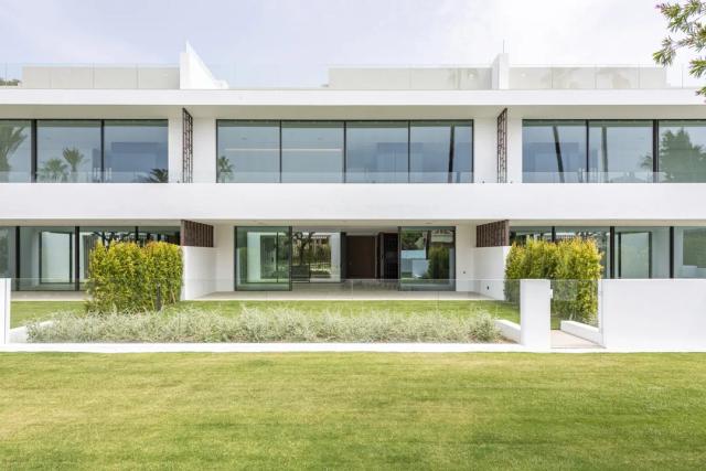 Imagen 5 de Luxury villa in Nueva Andalucía with sea views