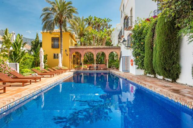 Imagen 4 de Townhouse in Las Lomas del Marbella Club with pool and garden