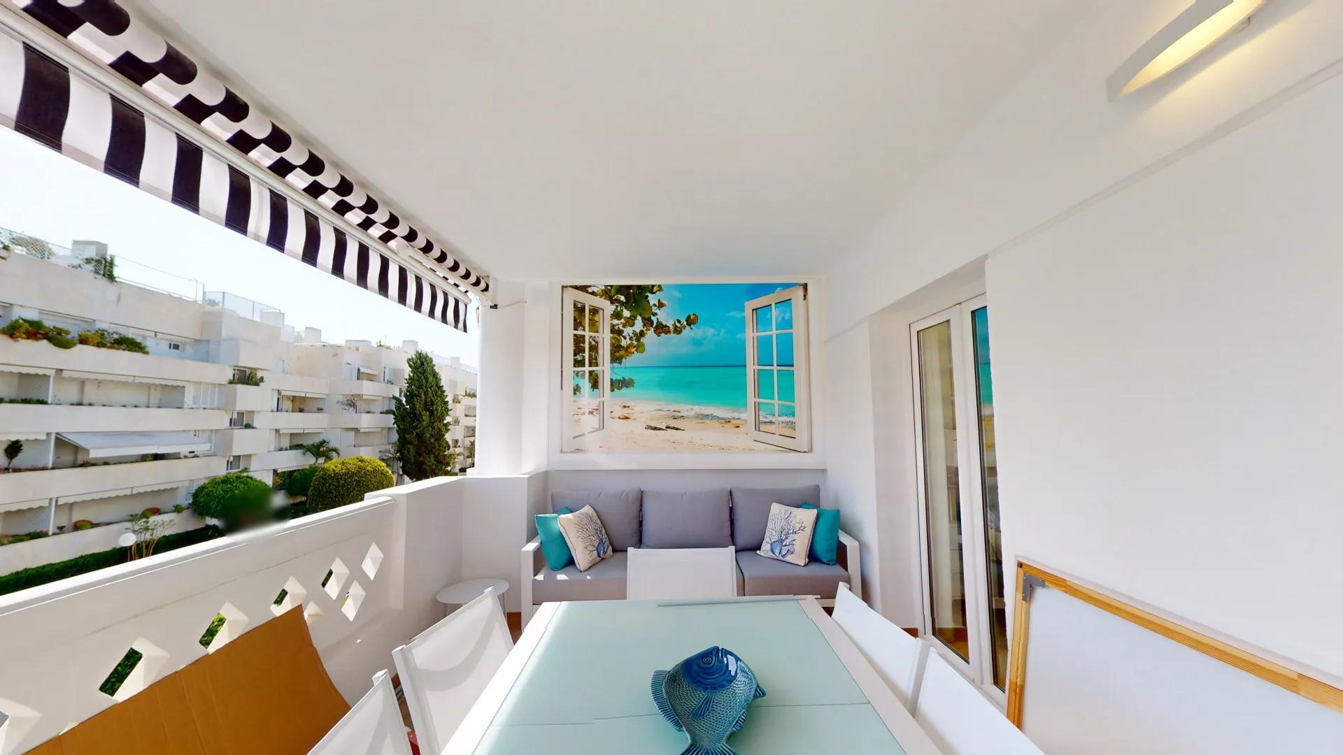 Apartment facing the sea in Puerto Banús