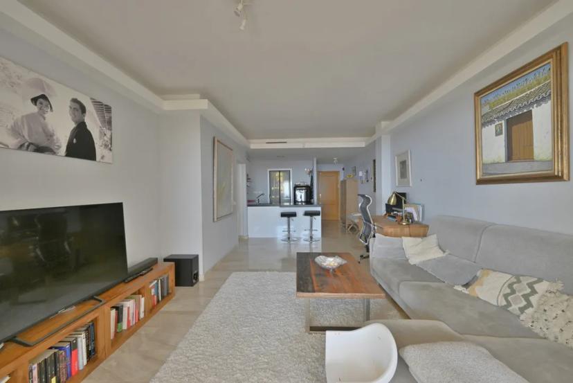 Spectacular ground floor apartment with sea views in Calahonda image 1