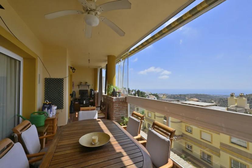 Apartment with sea views and southwest-facing terrace image 0