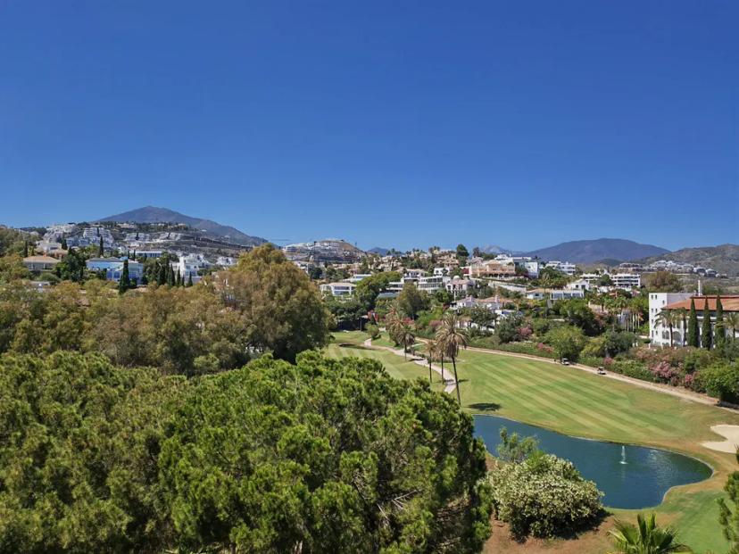 "Townhouse on the Front Line of Golf" image 0