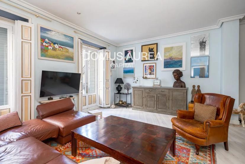 Spacious Renovated Apartment with Balconies in Trafalgar image 0