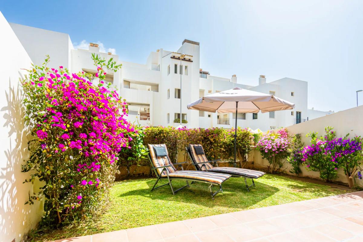 Imagen 1 de Exclusivo apartamento de 2 dormitorios con jardín en La Cala de Mijas