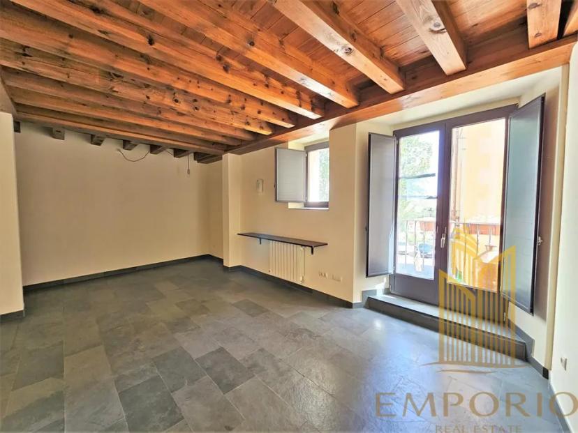 Beautiful apartment in idyllic location in Segovia image 1