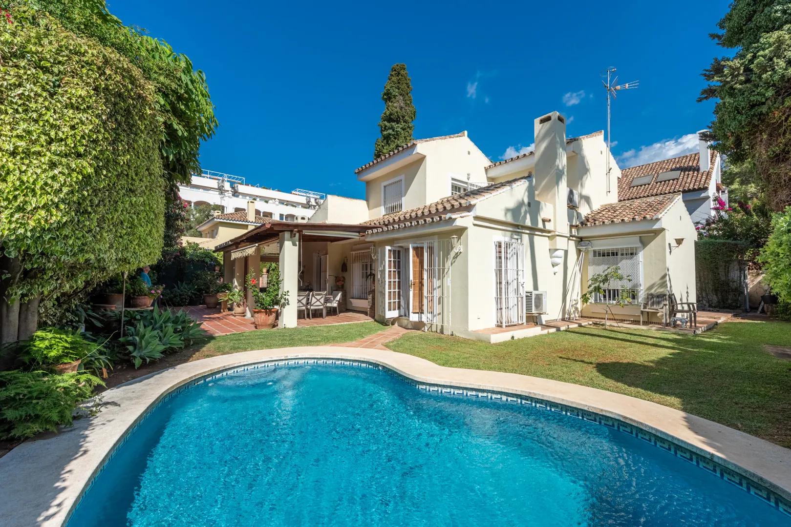 Villa with Potential in the Golden Mile, Marbella