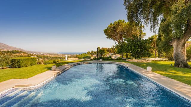 Imagen 4 de Modern Villa in El Madroñal: Elegance and Privacy with Views