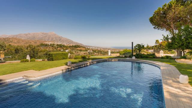 Imagen 5 de Modern Villa in El Madroñal: Elegance and Privacy with Views