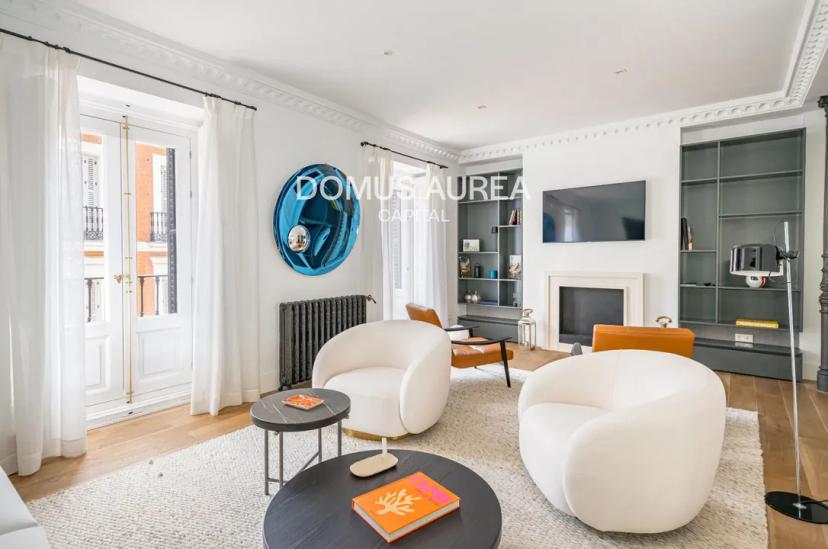 175 m² apartment with 2 bedrooms and elevator in Madrid image 0