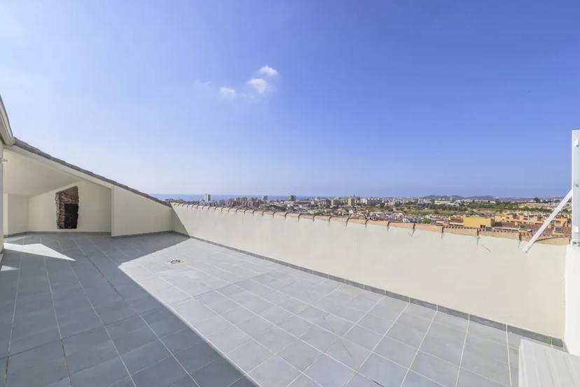 Bright Penthouse in Los Pacos with Sea Views image 1