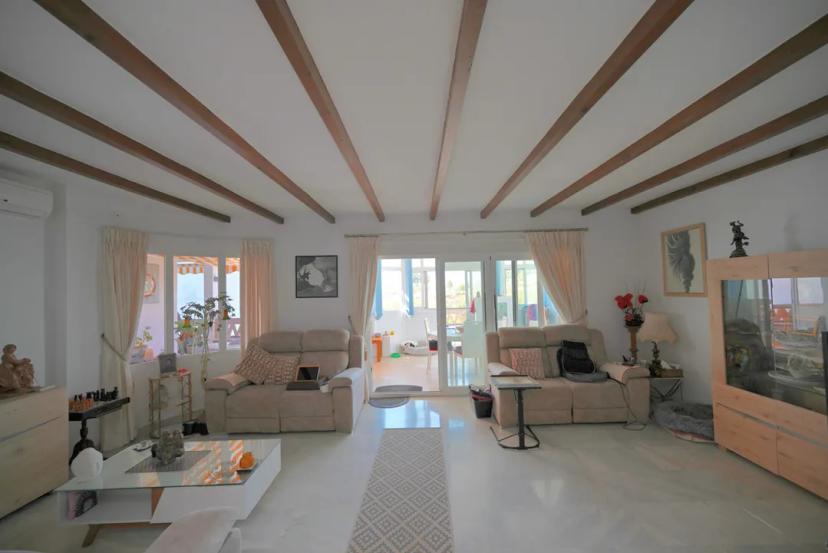 Exclusive townhouse in Calahonda with garden and private spa image 1