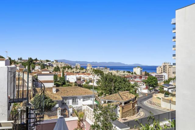 Imagen 2 de Apartment with Terrace and Solarium in Montemar, Torremolinos