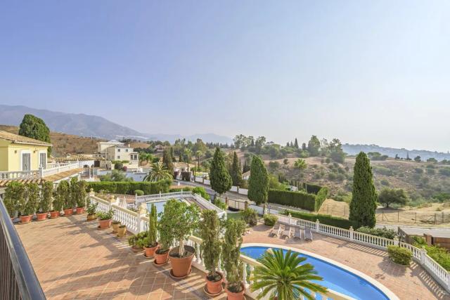 Imagen 2 de Charming One-Story Villa in Mijas Golf with Garden and Pool